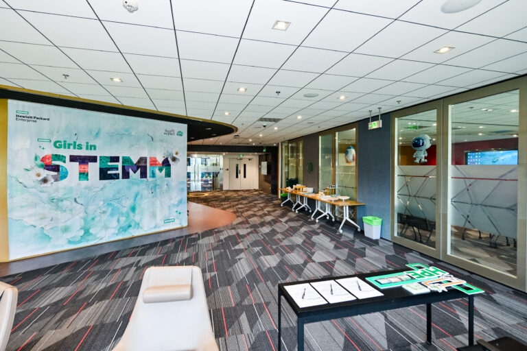 Girls in STEMM Program Visit at HPE China: Exploring the Future of AI